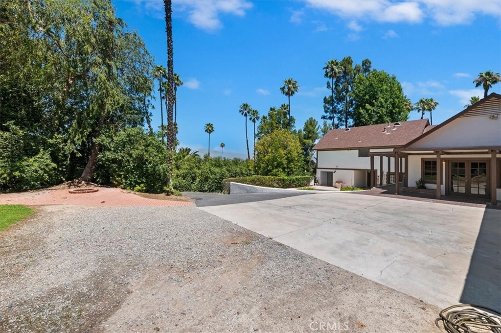 2154 Gainsborough Property Photo 68