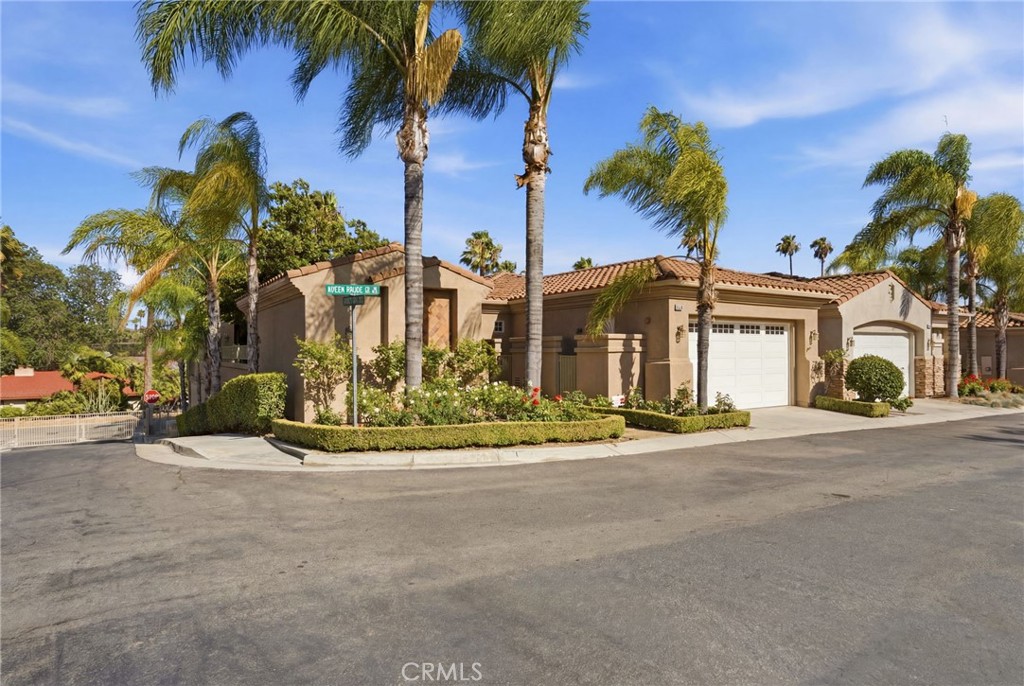 5640 Queen Palms Property Photo 3