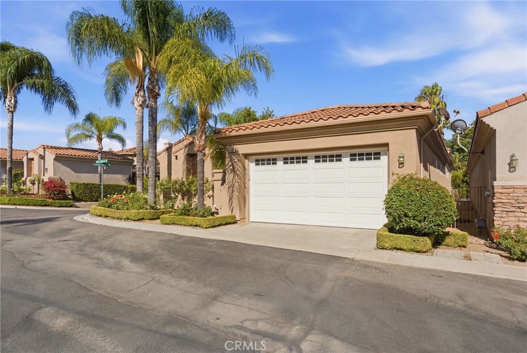 5640 Queen Palms Property Photo 4