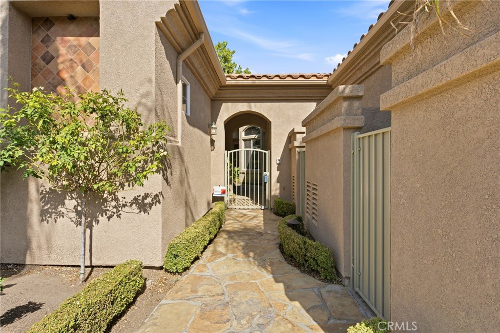 5640 Queen Palms Property Photo 5