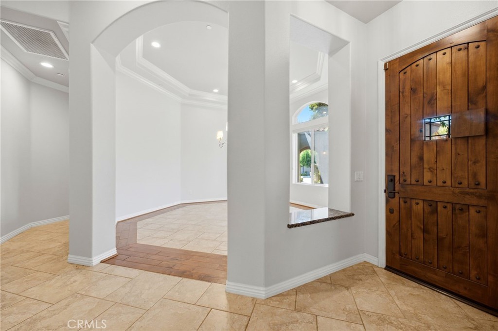 5640 Queen Palms Property Photo 6
