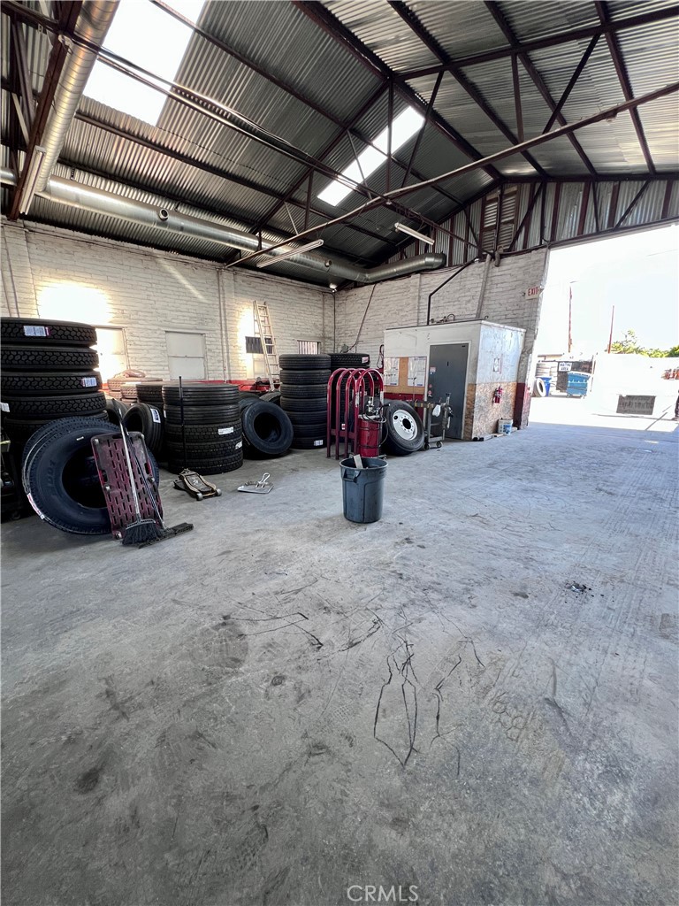 695 E Valley Property Photo 4