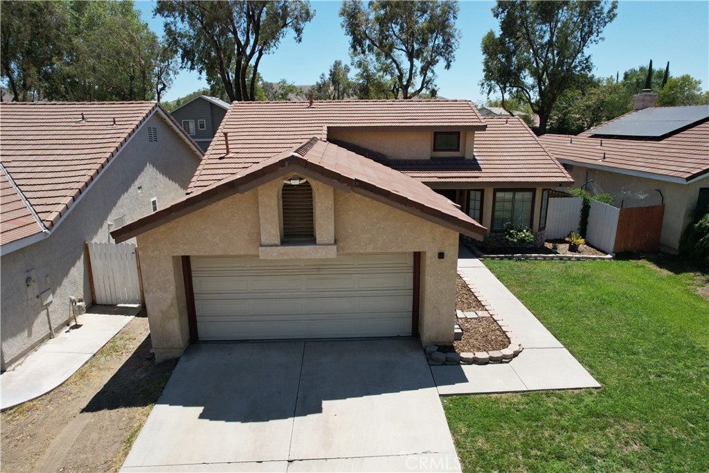 1369 Reservoir Property Photo 1
