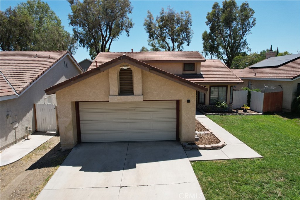 1369 Reservoir Property Photo 2