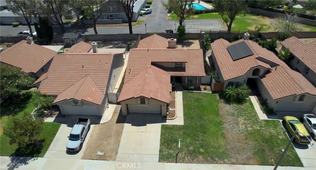 1369 Reservoir Property Photo 4