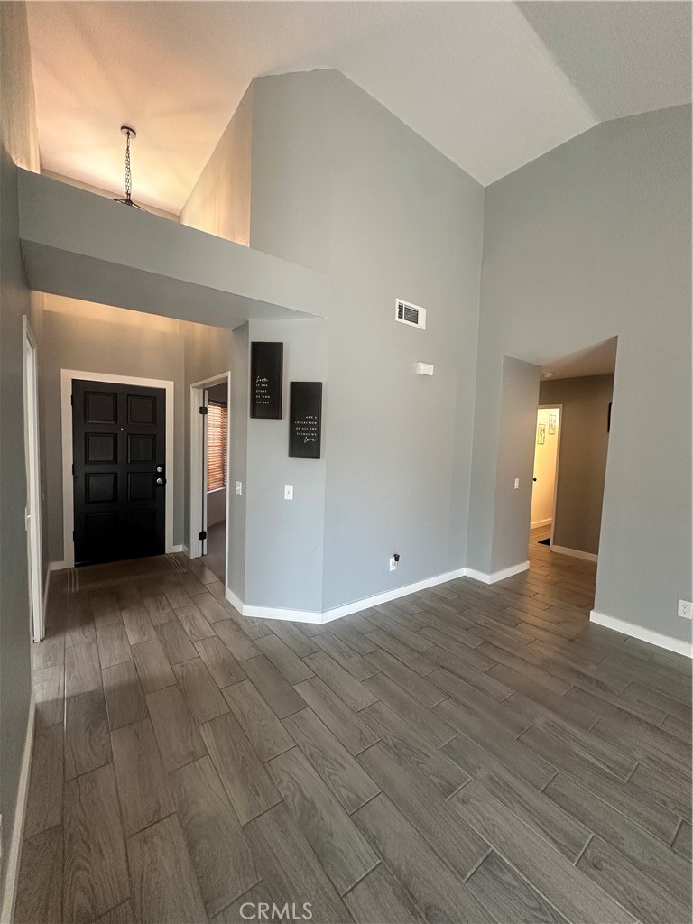 1369 Reservoir Property Photo 7