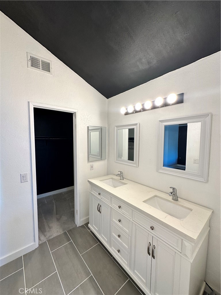 1369 Reservoir Property Photo 32