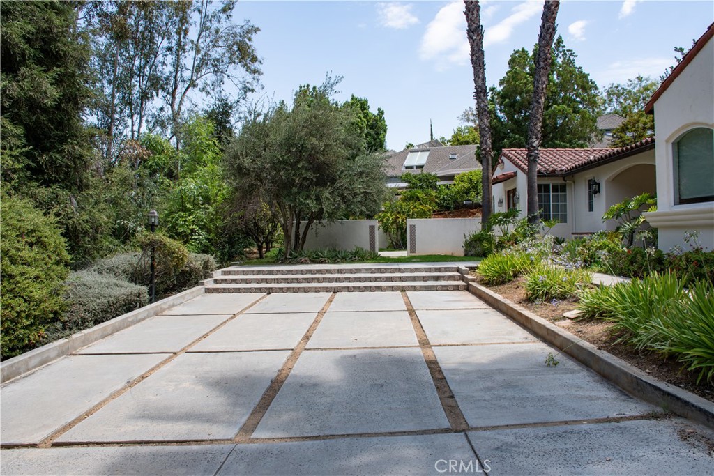 1632 Halsey Street Property Photo 5