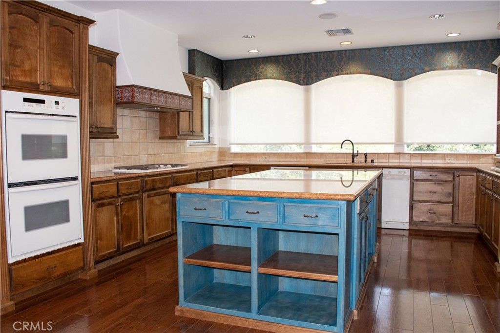 1632 Halsey Street Property Photo 14