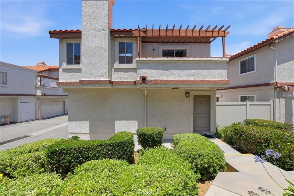 24242 Sylvan Glen Property Photo 2