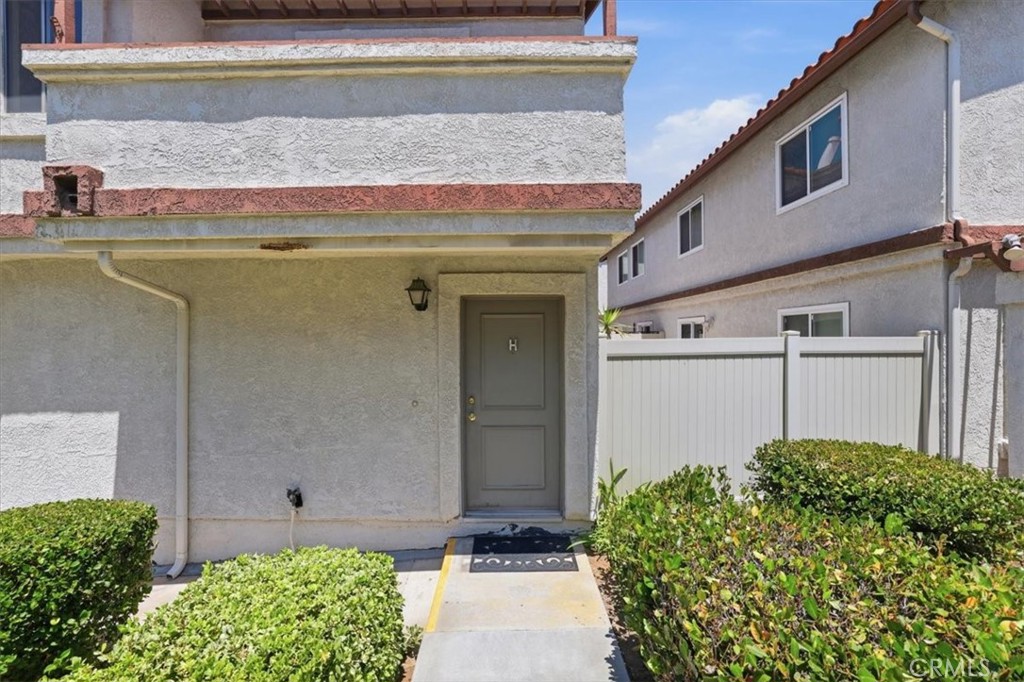 24242 Sylvan Glen Property Photo 6