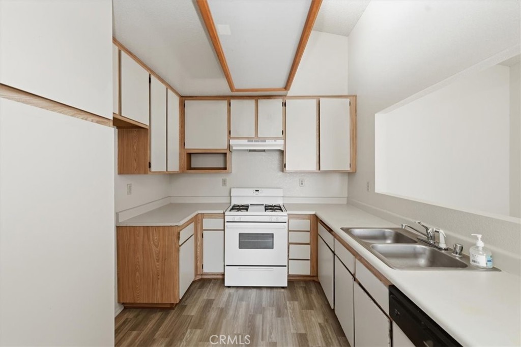 24242 Sylvan Glen Property Photo 16