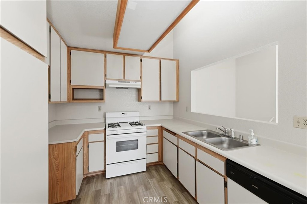24242 Sylvan Glen Property Photo 17
