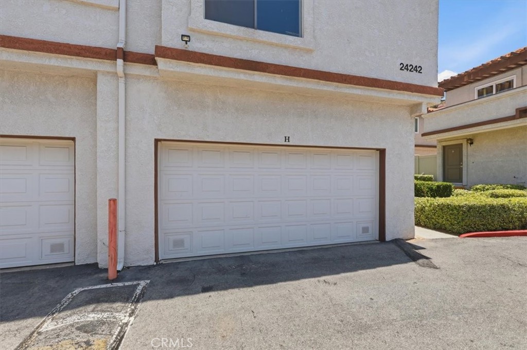 24242 Sylvan Glen Property Photo 32