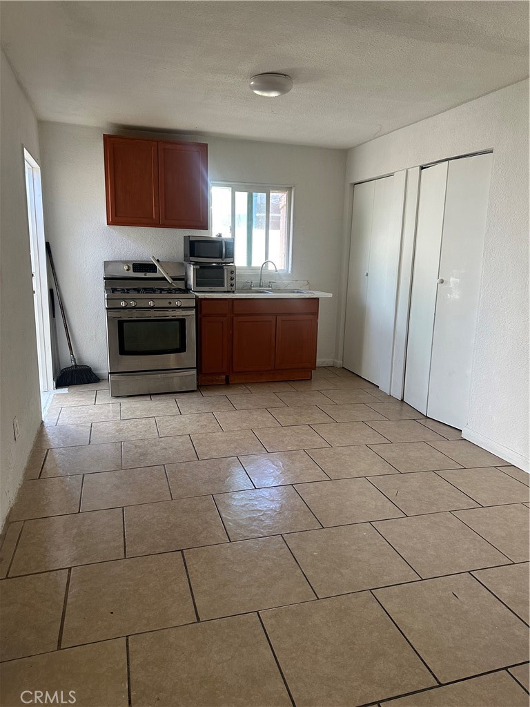 810 E H Property Photo 8