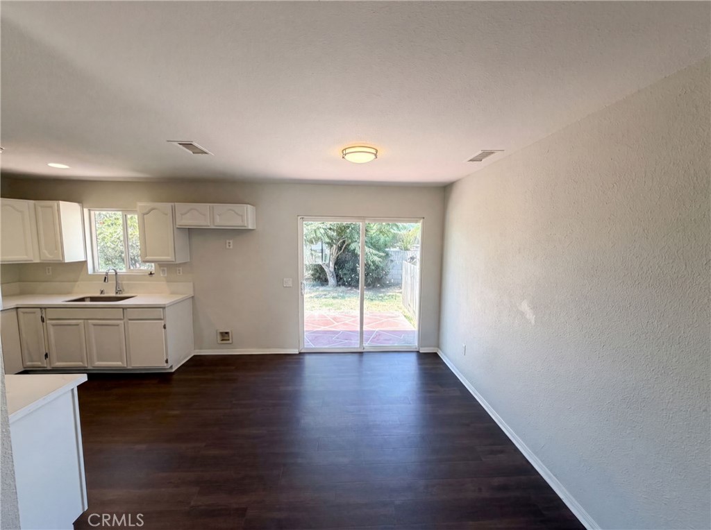 215 Laurel Property Photo 8
