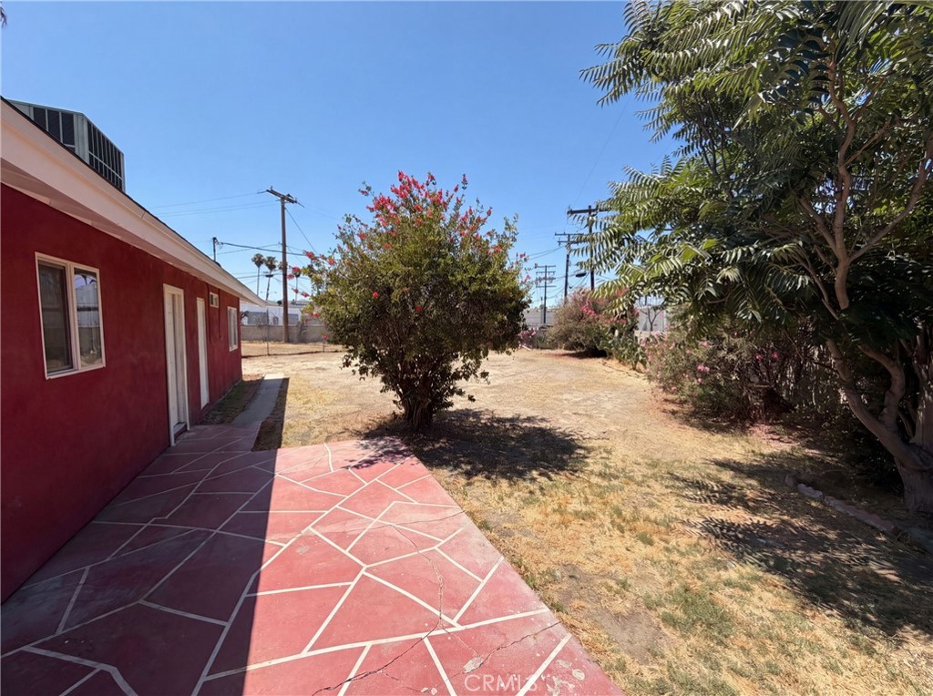 215 Laurel Property Photo 18