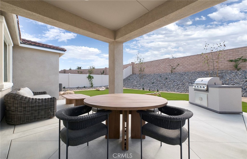 25401 Violane Drive Property Photo 3