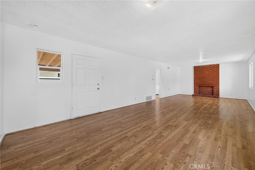 2438 W 7th Property Photo 4