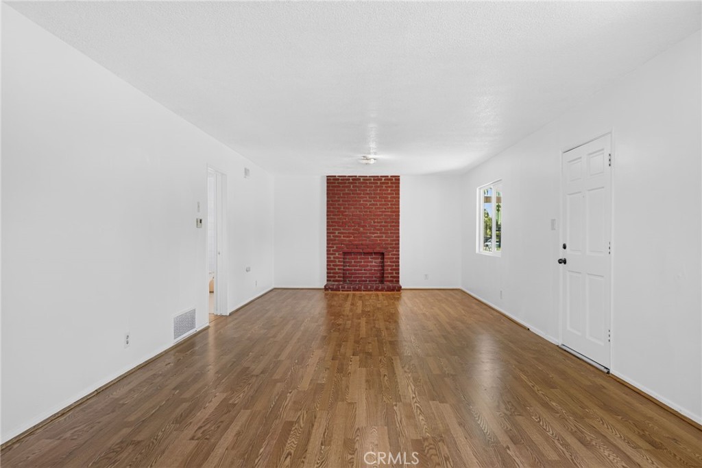 2438 W 7th Property Photo 5