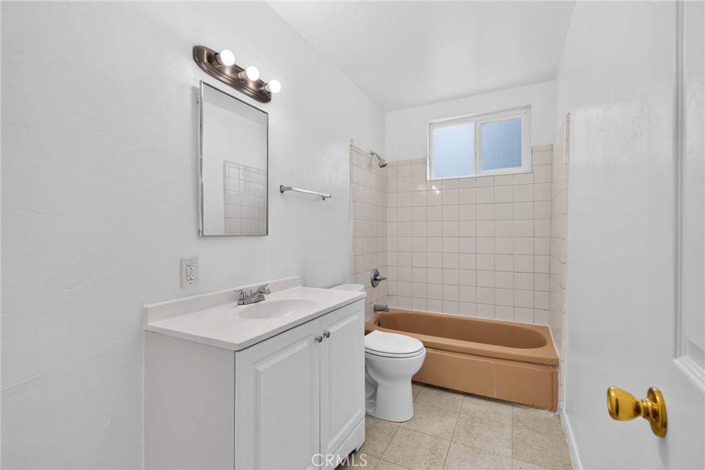 2438 W 7th Property Photo 13