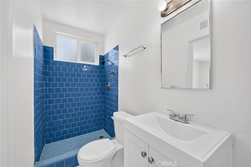 2438 W 7th Property Photo 20