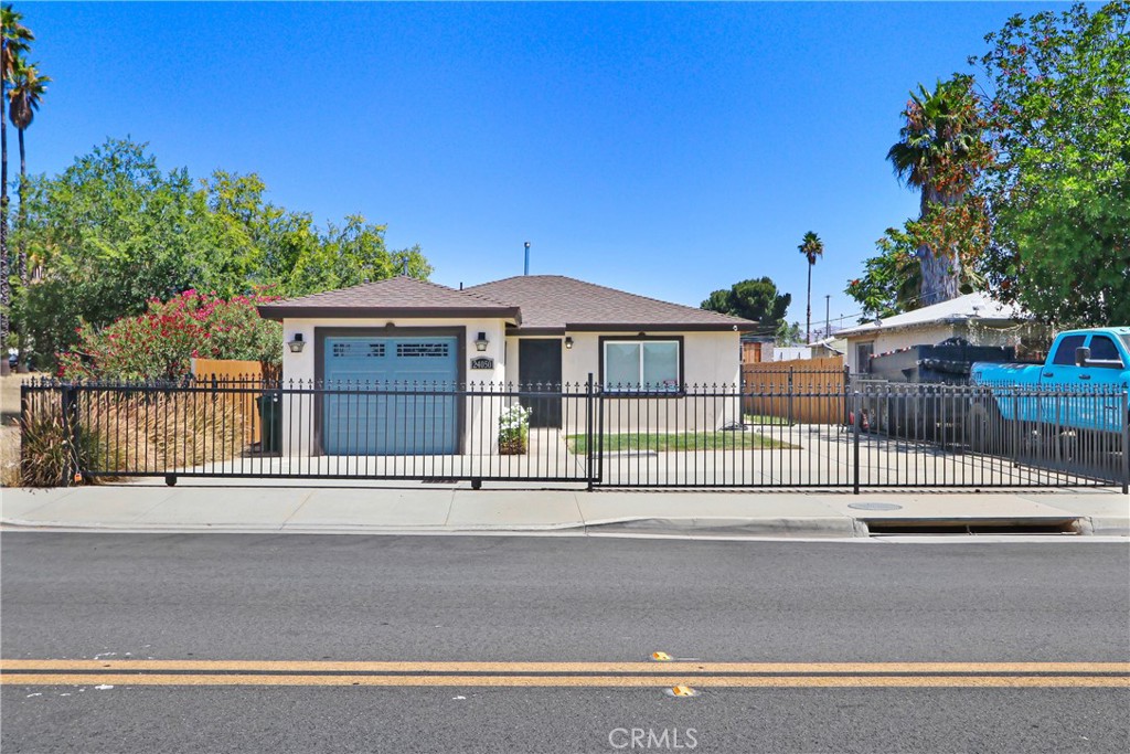24050 Atwood Property Photo 1