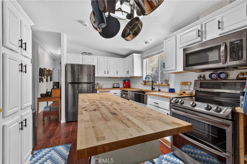 19021 Cypress Property Photo 14