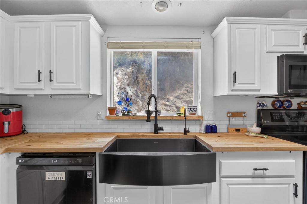 19021 Cypress Property Photo 15
