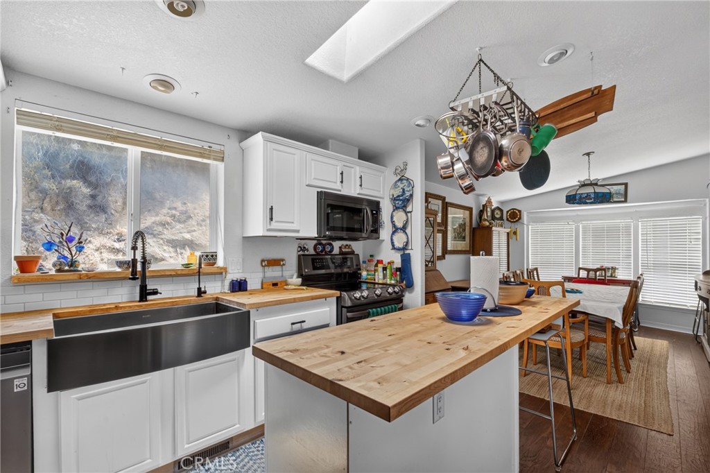 19021 Cypress Property Photo 17