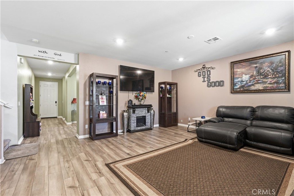 15627 Raptor Road Property Photo 2