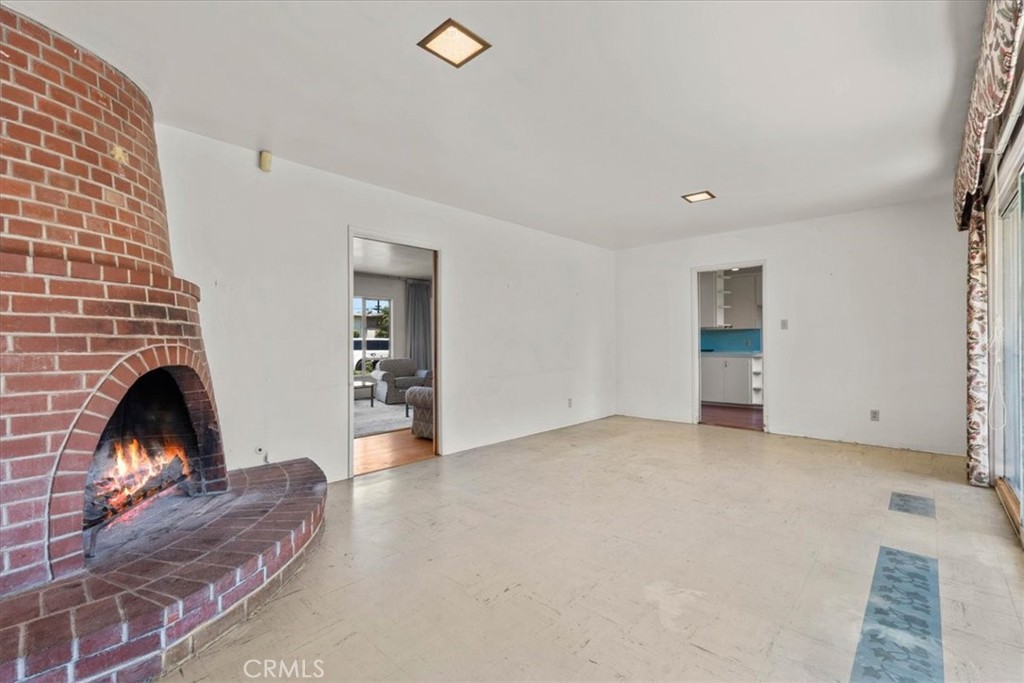 306 E Hawthorne Property Photo 17
