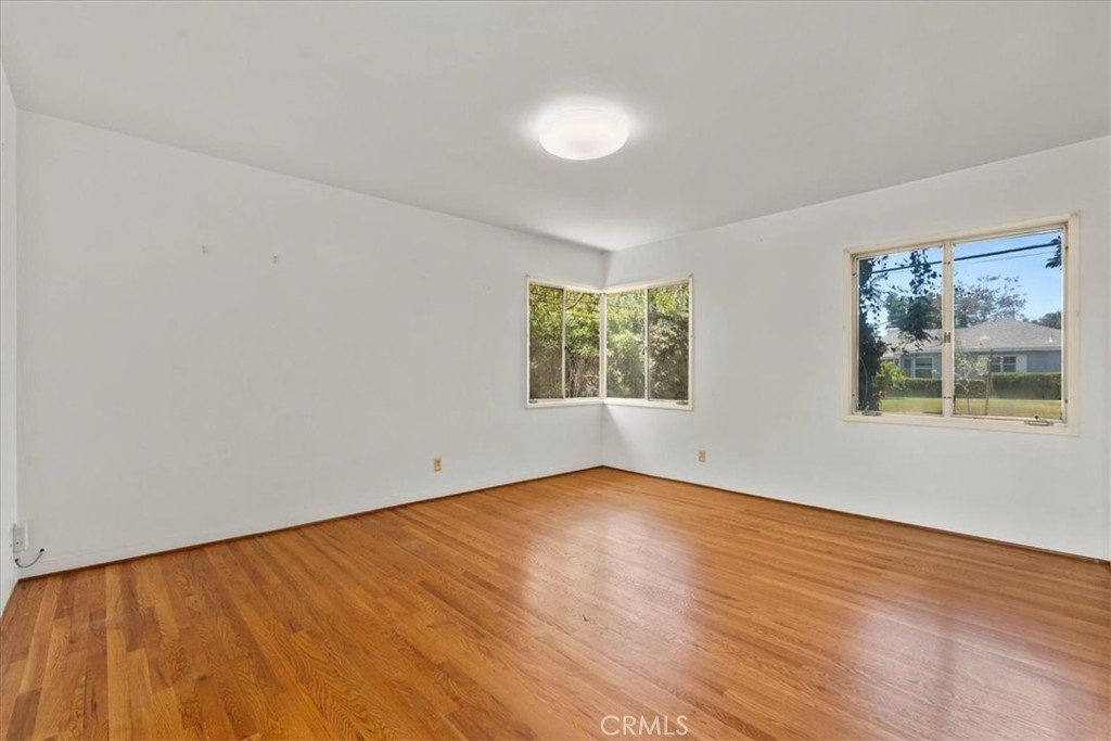 306 E Hawthorne Property Photo 27