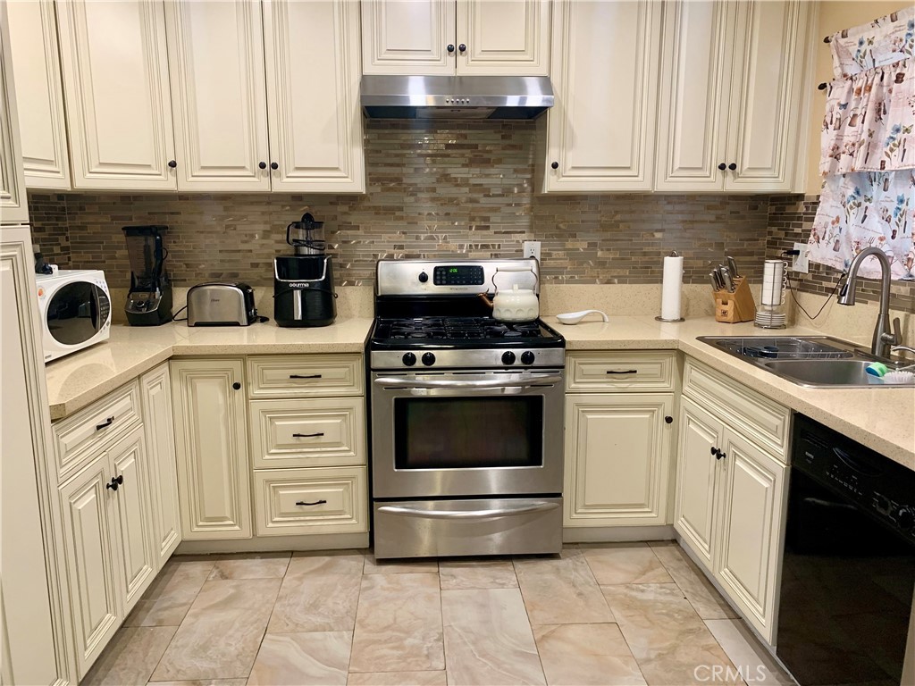 4751 Howard Property Photo 23