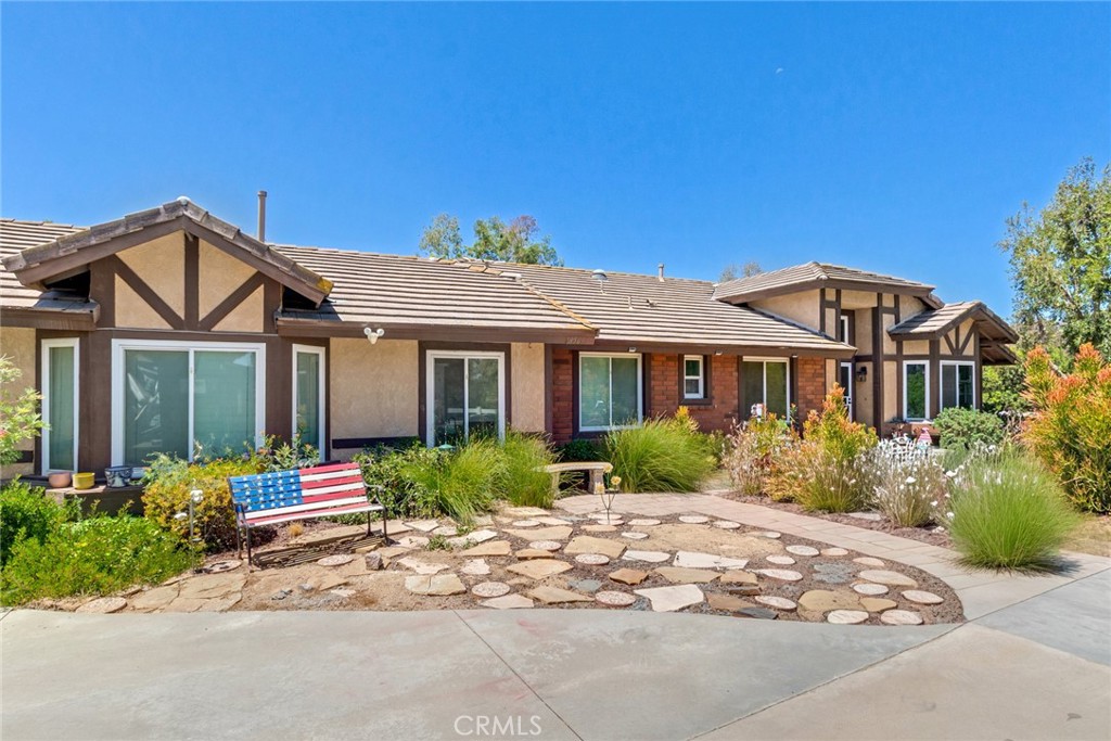 18563 Chickory Property Photo 2