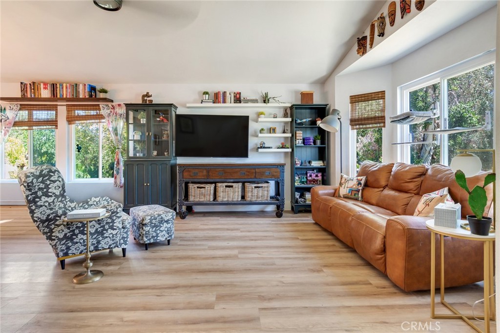 18563 Chickory Property Photo 3