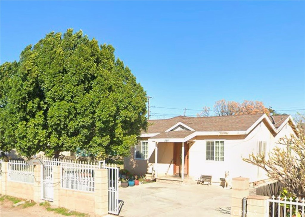 1440 Holly Property Photo 1