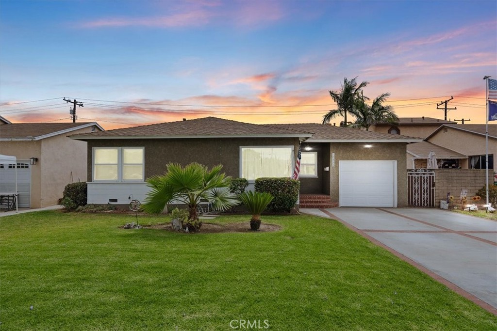 10336 Floral Property Photo