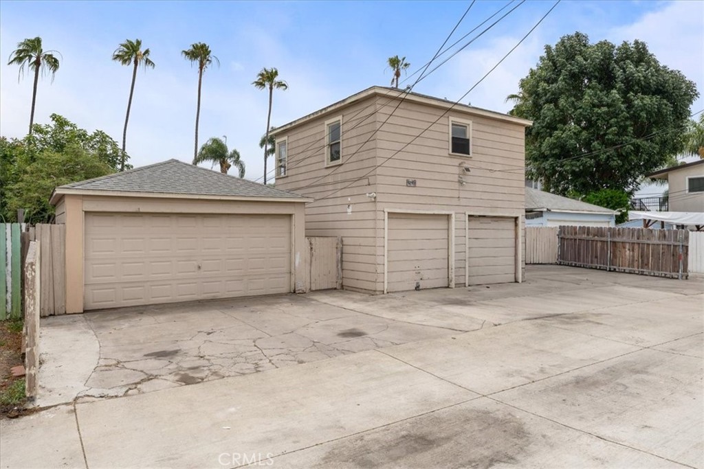 924 S Broadway Property Photo 3