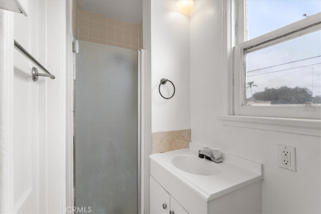 924 S Broadway Property Photo 8