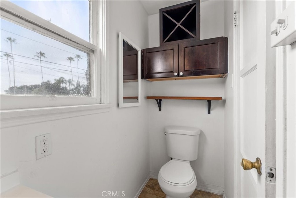 924 S Broadway Property Photo 9