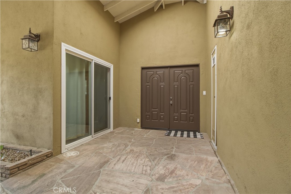 910 W George Property Photo 3