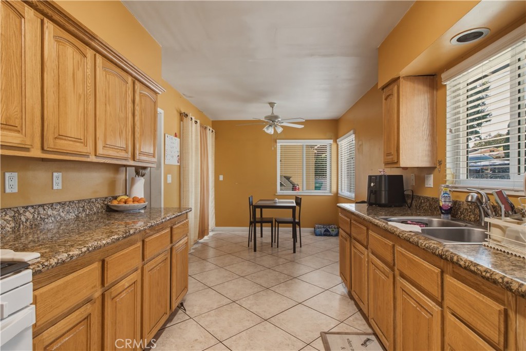 910 W George Property Photo 6