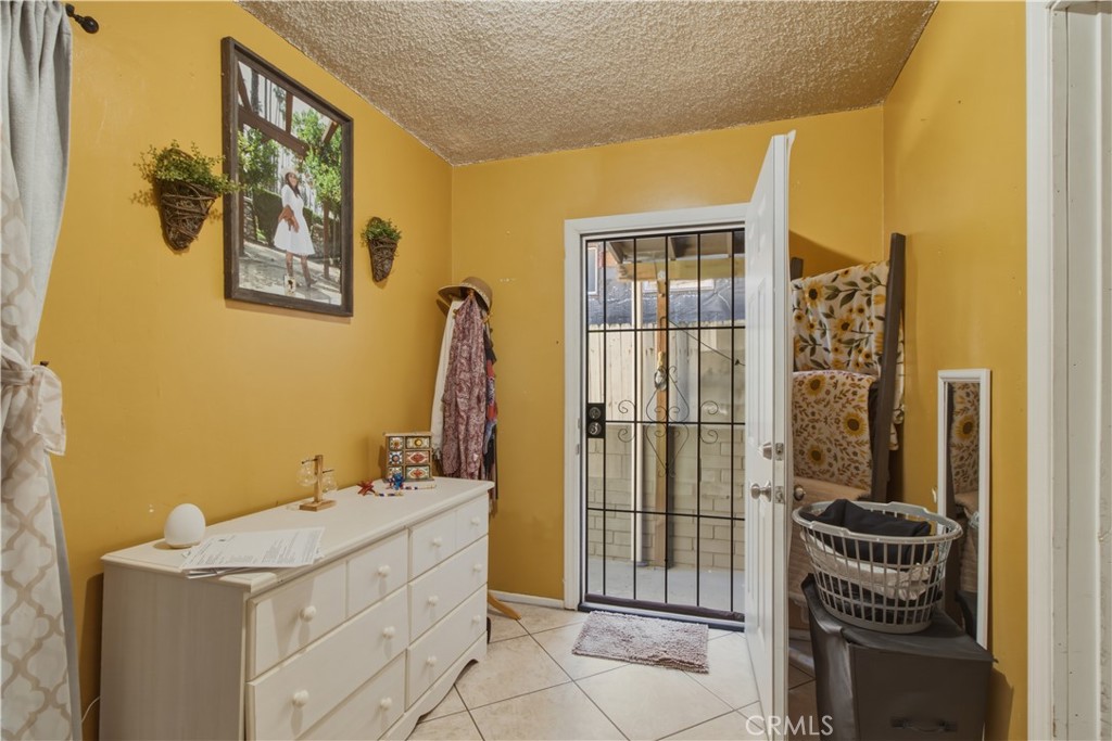 910 W George Property Photo 11