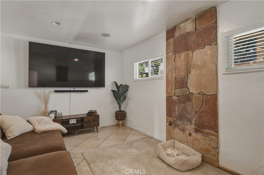 910 W George Property Photo 17