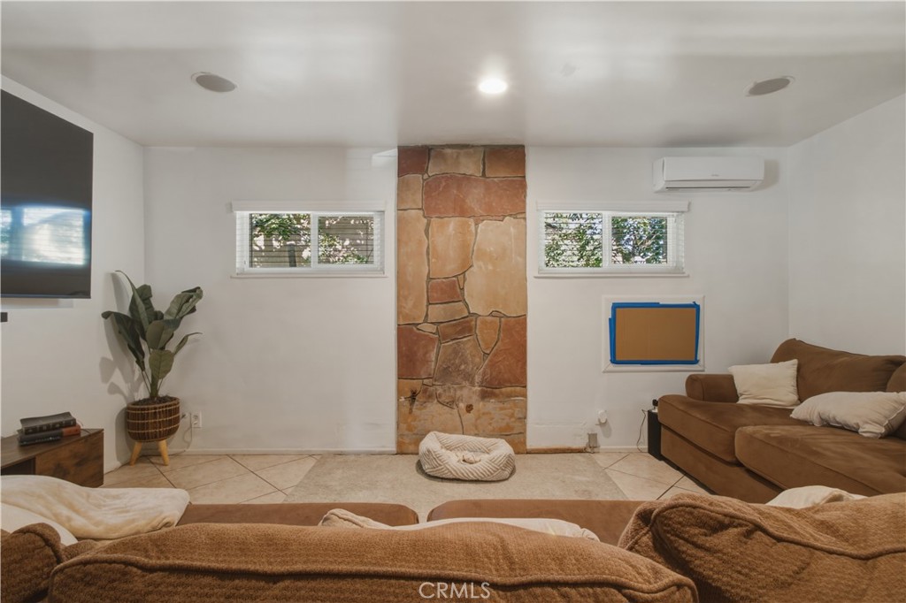 910 W George Property Photo 22