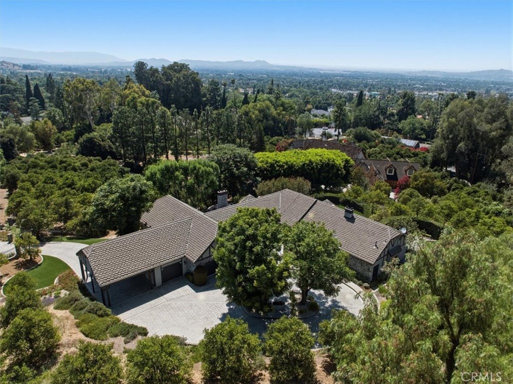 2445 Rolling Ridge Road Property Photo 4