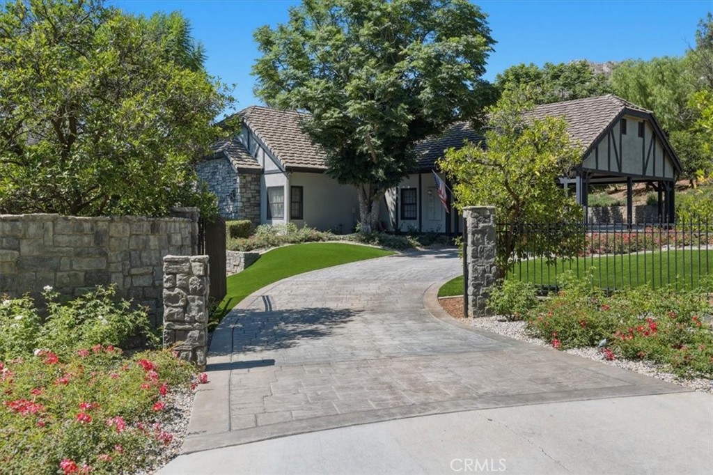 2445 Rolling Ridge Road Property Photo 5