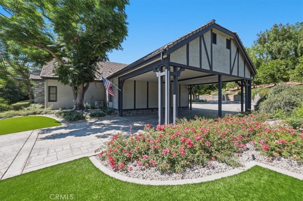 2445 Rolling Ridge Road Property Photo 11