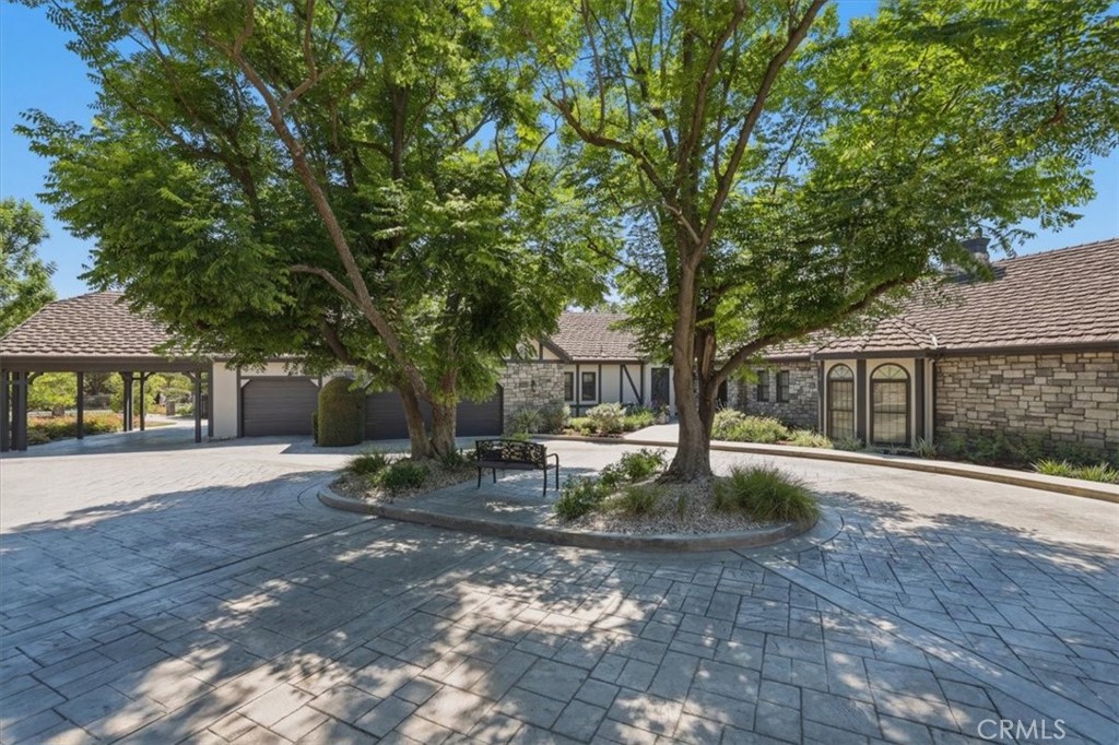 2445 Rolling Ridge Road Property Photo 14